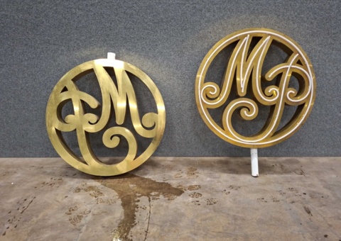 2 signs "MP"