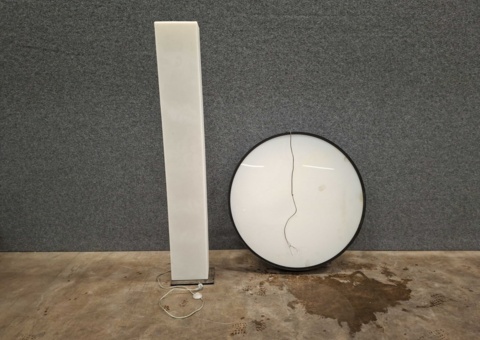 2 light boxes