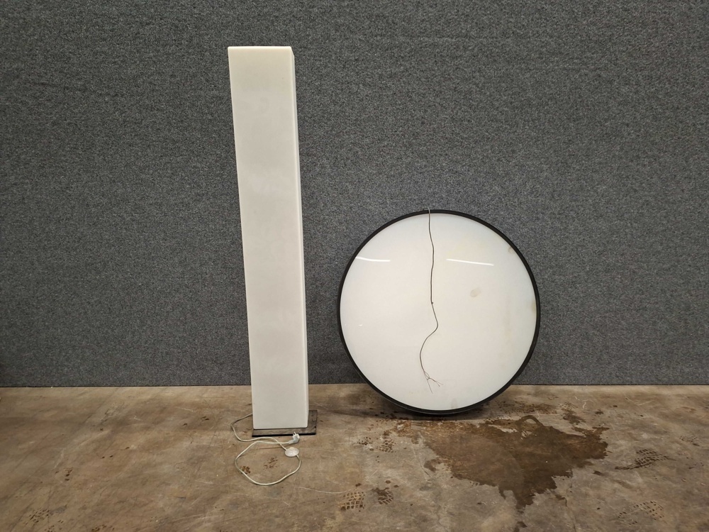 1587520-1 2 light boxes