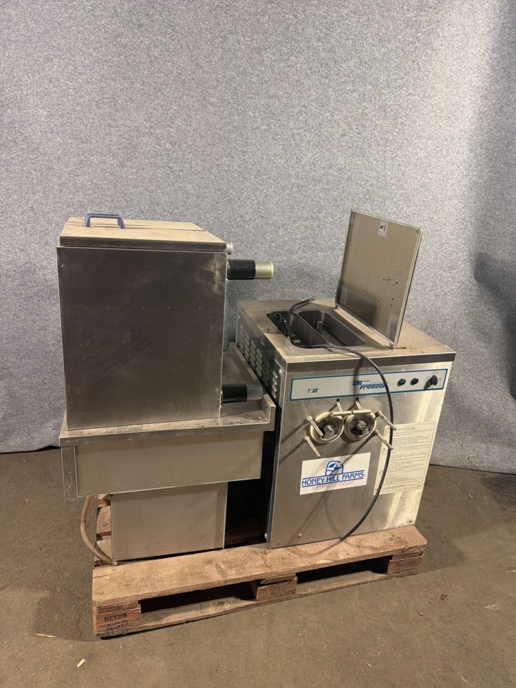 1566147-1 Ice cream maker and refrigerated counter - Ott Freezer, Electrolux
