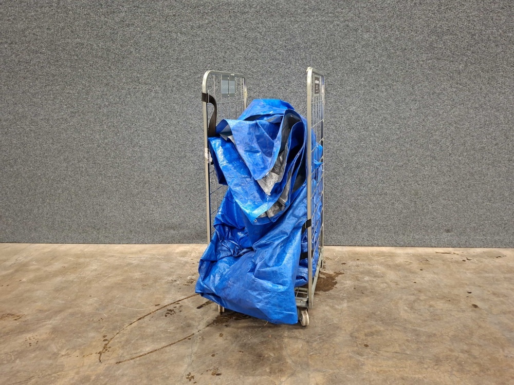 1587522-1 Trailer with tarpaulin