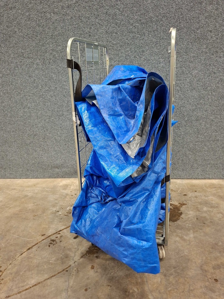 1587522-2 Trailer with tarpaulin