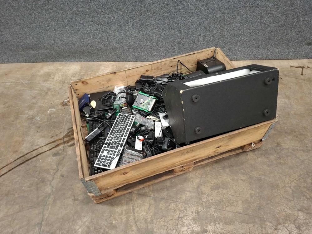 1587525-1 Assortment of various electronics