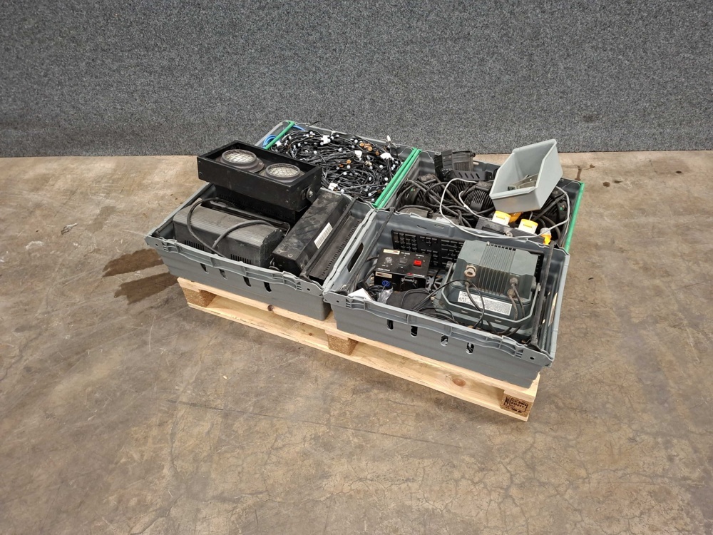1587527-1 Assortment of various electronics