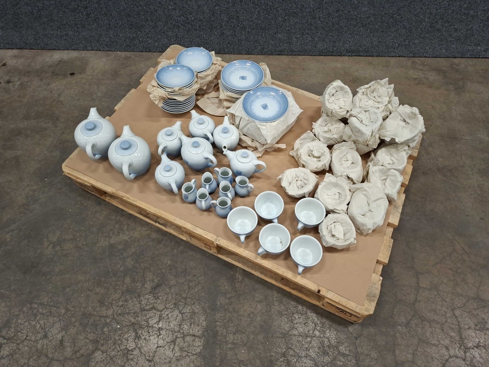 1587528-1 Tea set