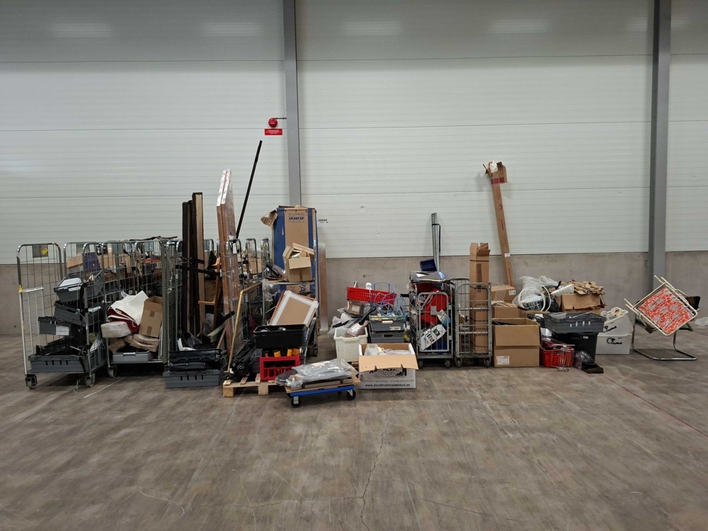 1587531-1 Large lot of kitchen and restaurant equipment