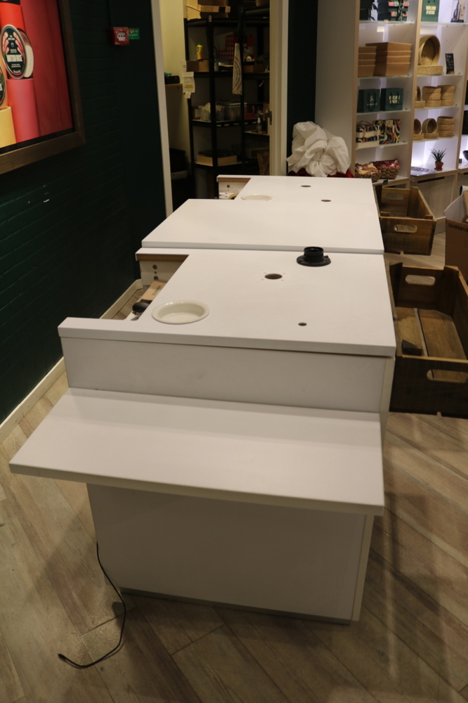 1515237-3 Cash desk