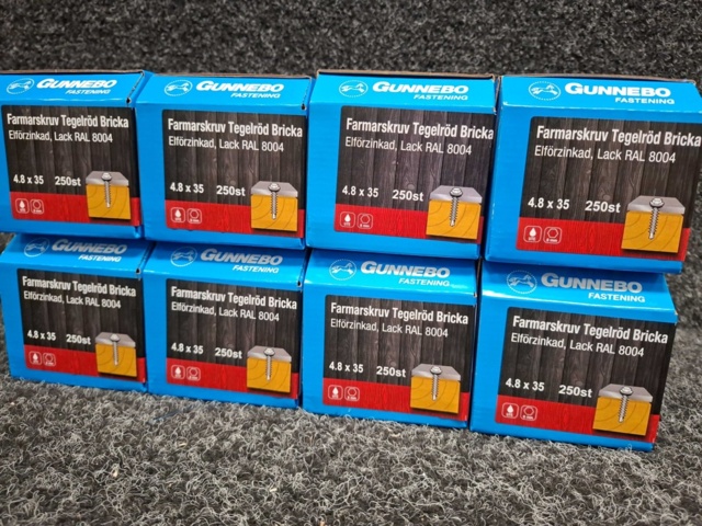 1589960-2 2000 st Farmarskruv Tegelröd Bricka 4.8x35mm, Gunnebo