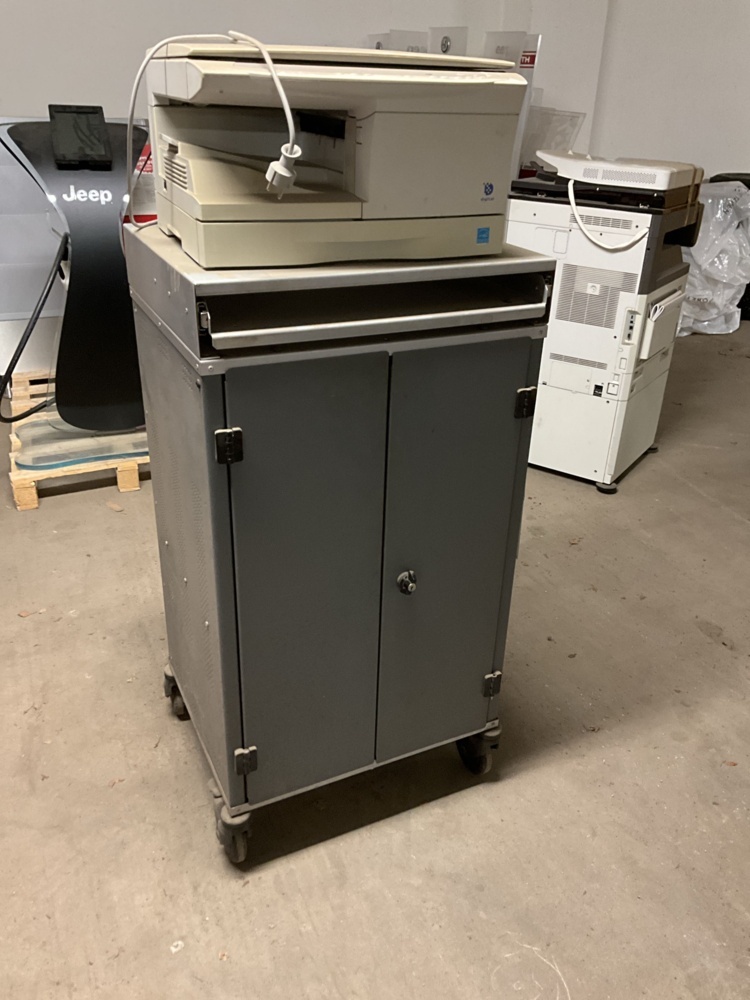 1473759-1 Sheet metal cabinet on wheels