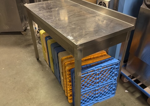 Workbench / relief bench with 10 wash bins