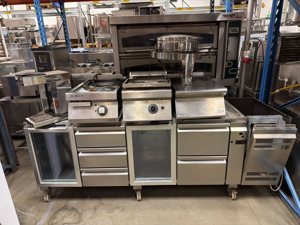 1566128-1 Restaurant equipment – refrigerated counter, frying table, grill, coffee maker and buffet warmer