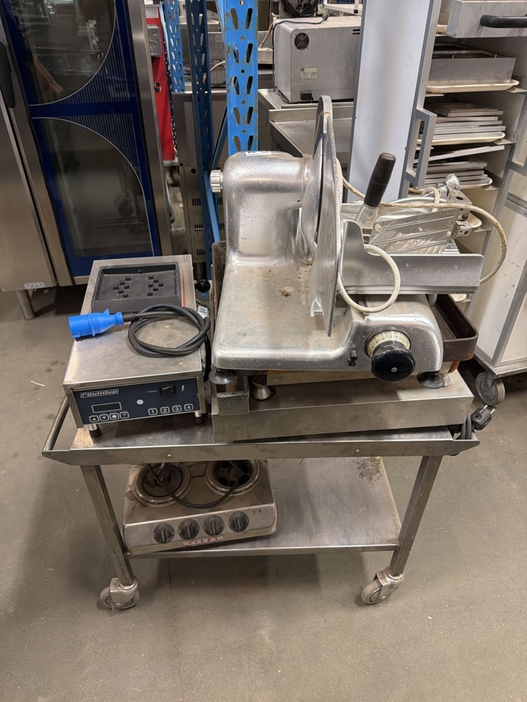 1566131-1 Restaurant equipment – cutting machine and heating equipment - Bizerba, Antunes/Roundup, etc.