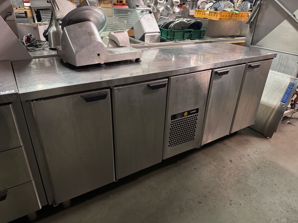 1566111-1 Refrigerated counter with 4 doors - Porkka Cold Line