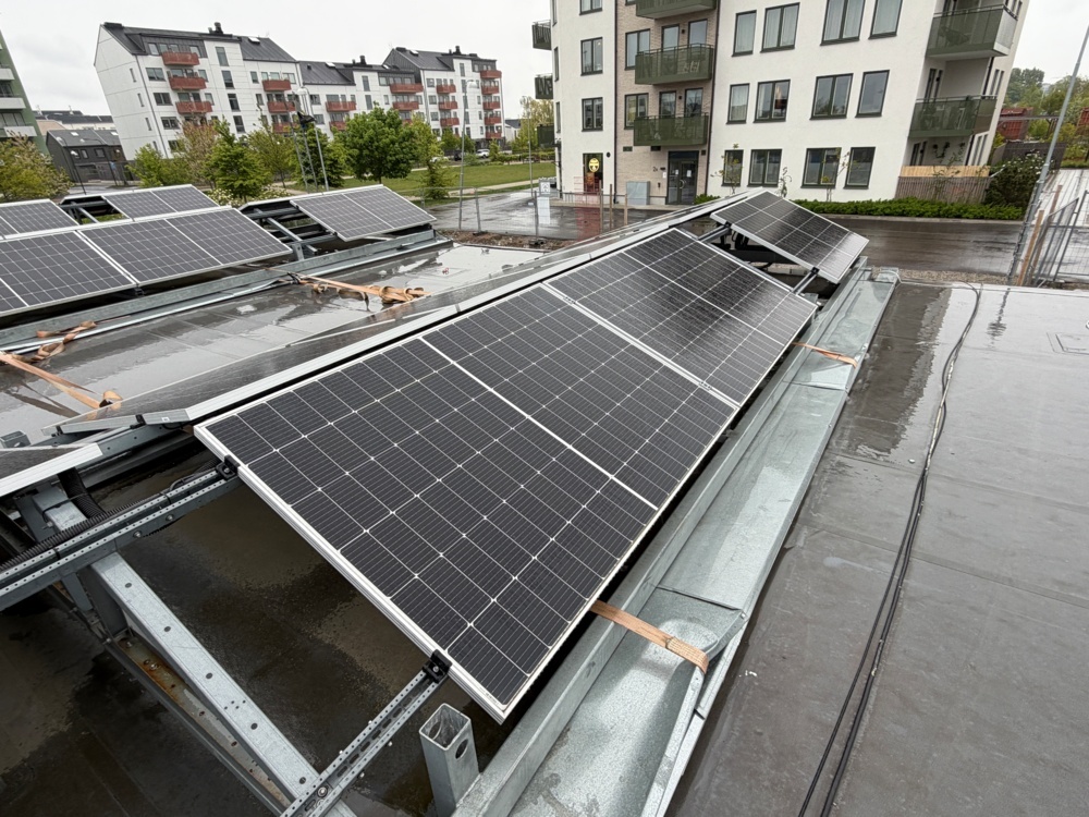 1590094-2 Solar panels with inverter and panel stand - Solarwatt Panel vision AM 4.0 (405 Wp)