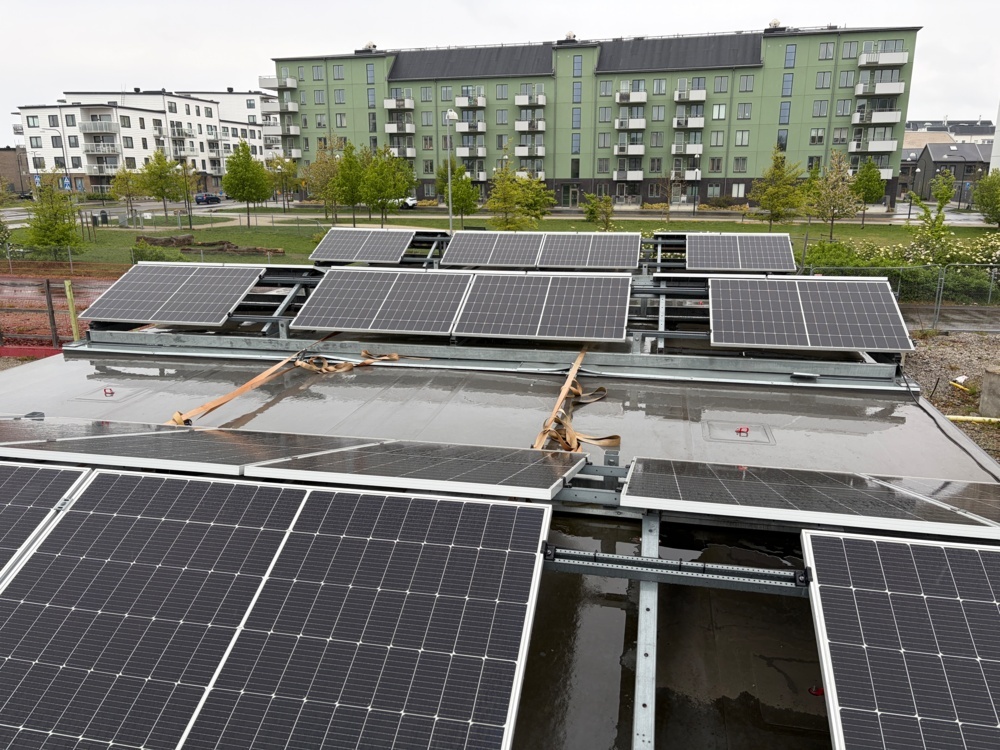 1590095-1 Solar panels with inverter and panel stand - Solarwatt Panel vision AM 4.0 (405 Wp)