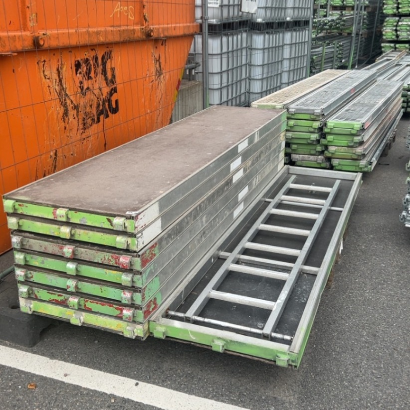 1540005-1 Large batch of scaffolding from Monzon
