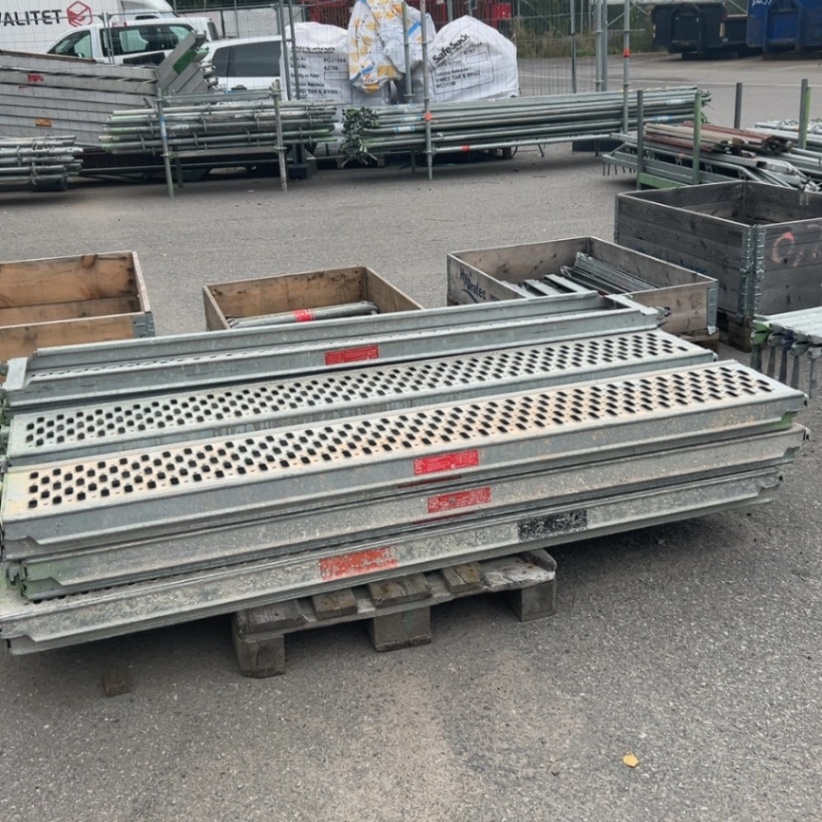 1540007-1 Large batch of scaffolding from Altrad