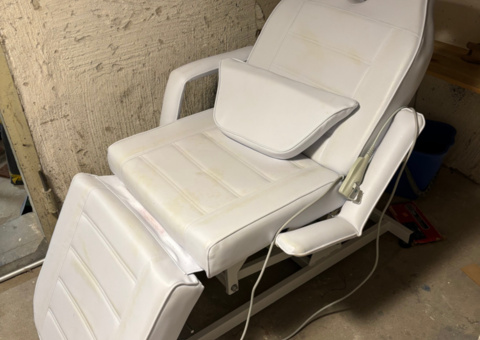 El-styrd behandlingsstol - Klinik Inredning Sverige AB