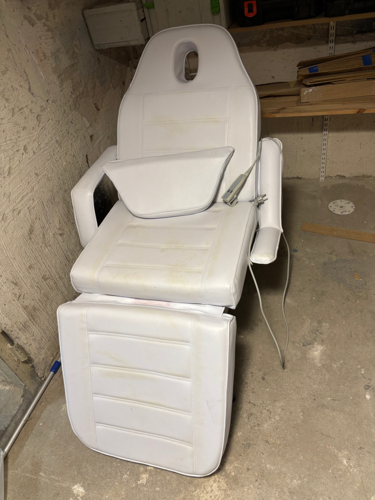 1511451-2 El-styrd behandlingsstol - Klinik Inredning Sverige AB