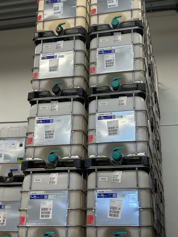1590125-1 Samling med 24 IBC-behållare – SCHÜTZ ECOBULK FOODCERT MX640 – 640 liter