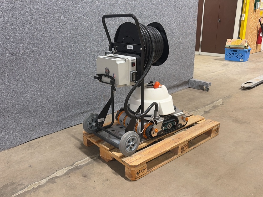 1576436-2 Pool vacuum cleaner with hose reel - Hexagone Chrono MP3
