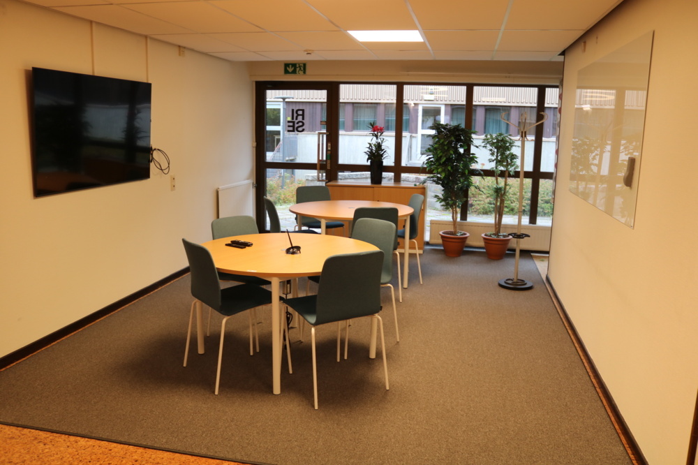 1515241-2 Entrance/meeting room/coffee room