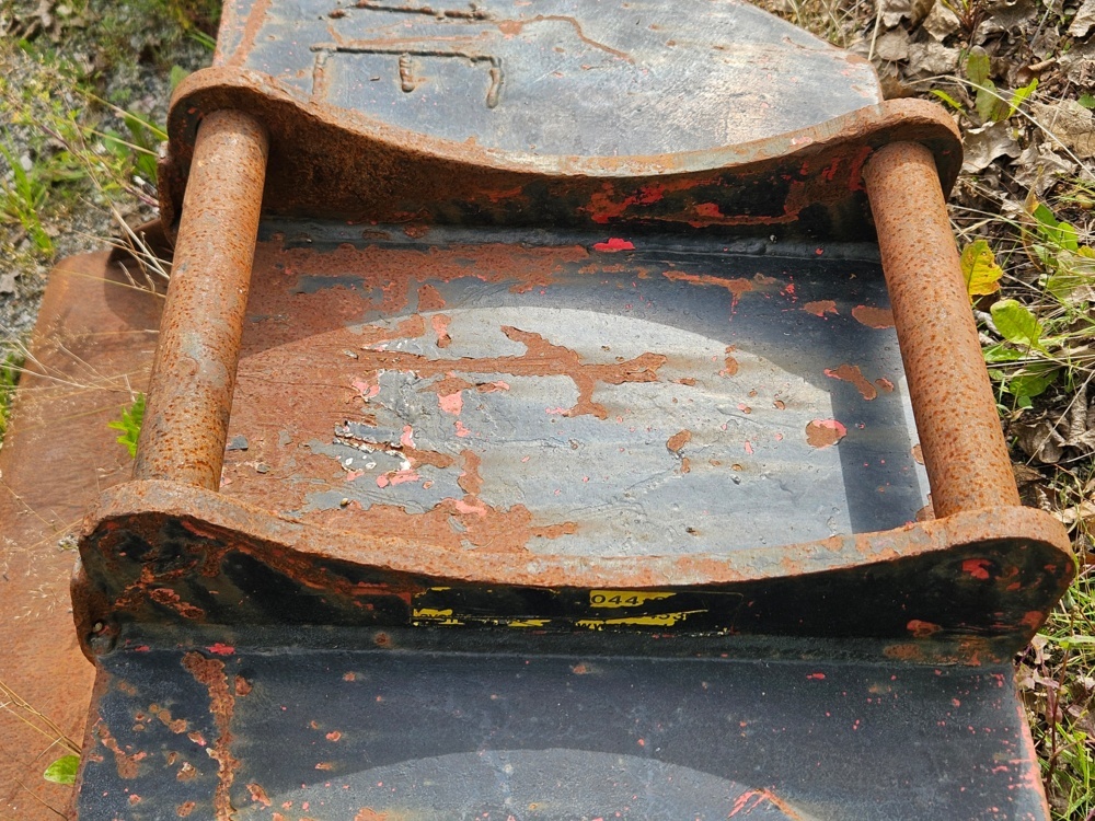 1546255-2 Leveling beam