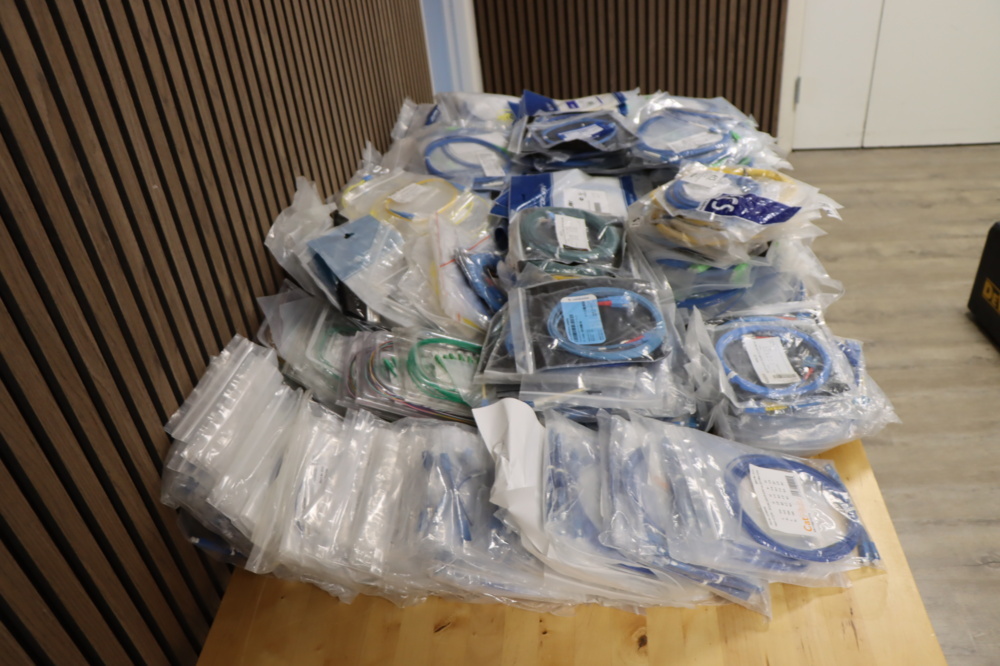 1296140-2 Parti 1000+ fiberoptiska patchkablar (parti 1)