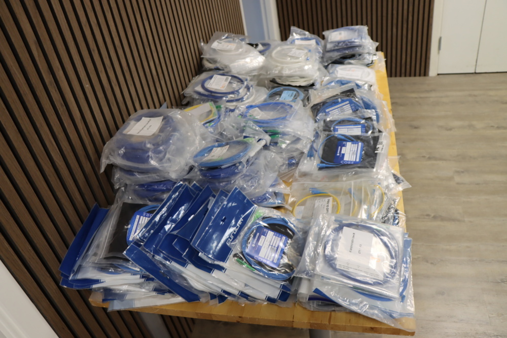 1296141-2 Parti 1000+ fiberoptiska patchkablar (parti 2)