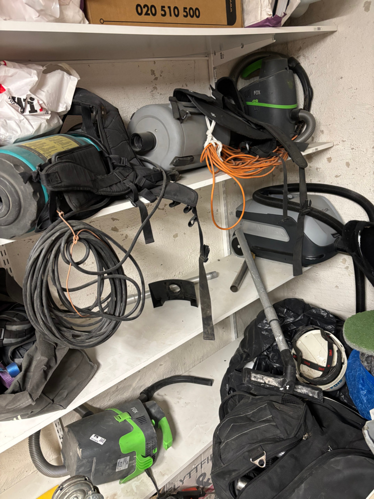 1511473-1 Samling med diverse städmaskiner och utrustning - Nilfisk, Fox, Wetrok m.fl.