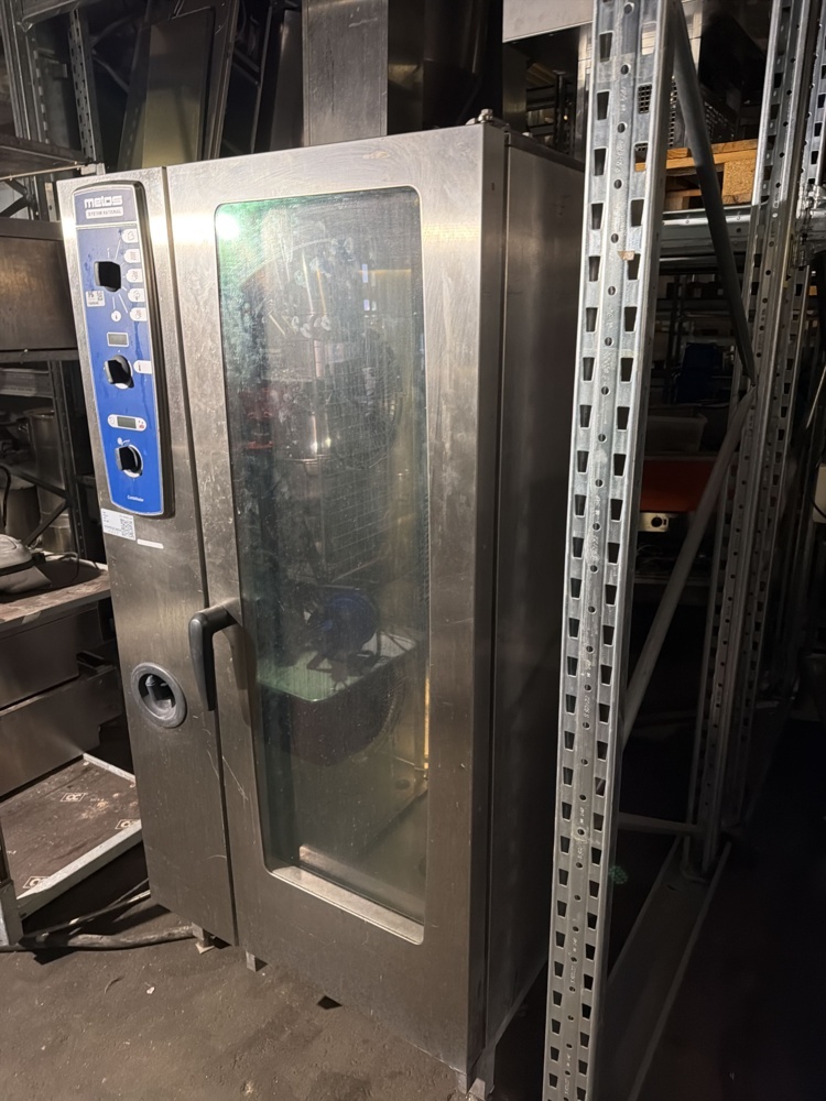 1590152-2 Combination oven Metos CombiMaster and hooded dishwasher Wexiödisk WD-6EA