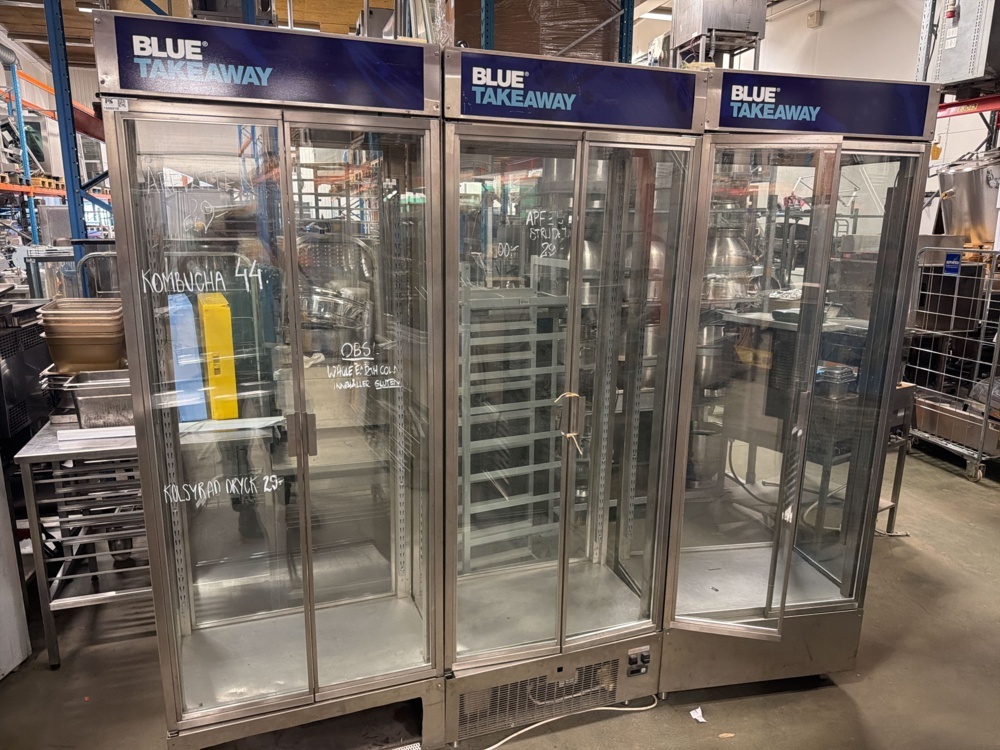 1590153-1 Lot of commercial kitchen equipment - display fridge, salad counter, display fridge