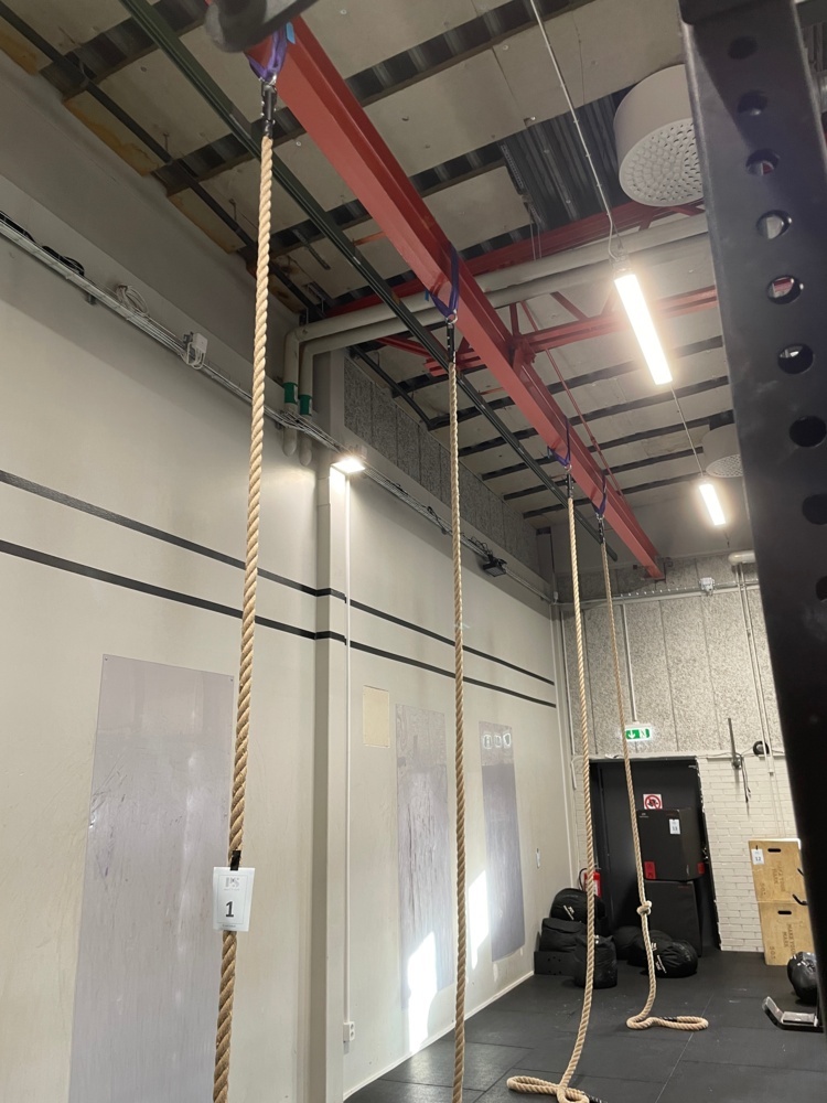 1590201-2 Climbing rope with loop 4.5 M