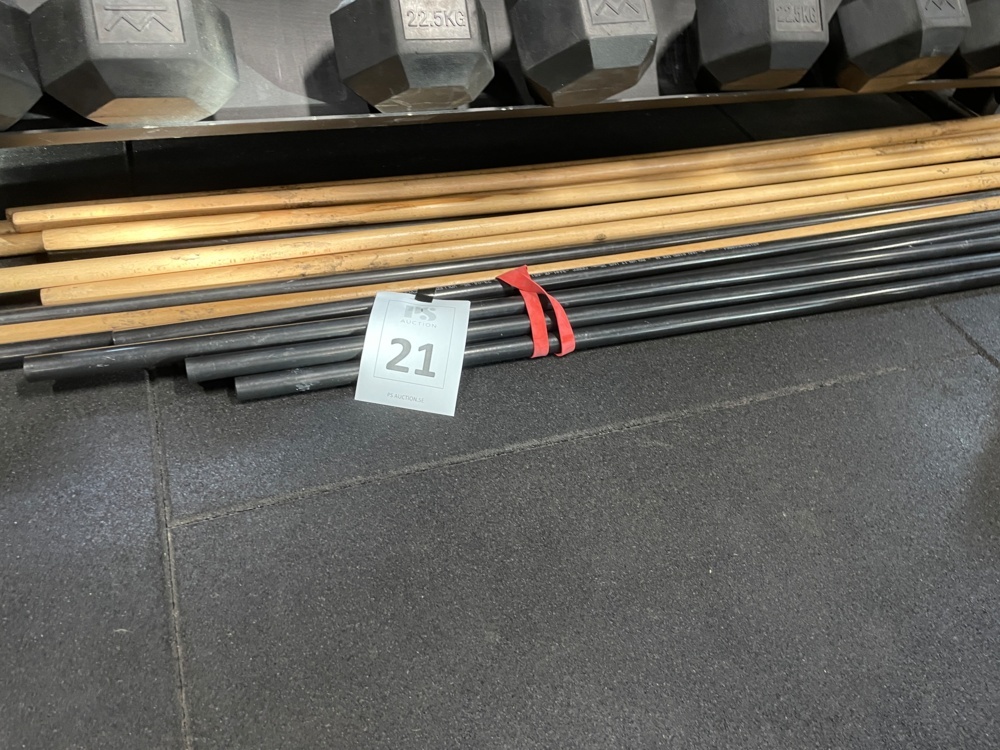 1590221-1 Wooden and plastic shaft