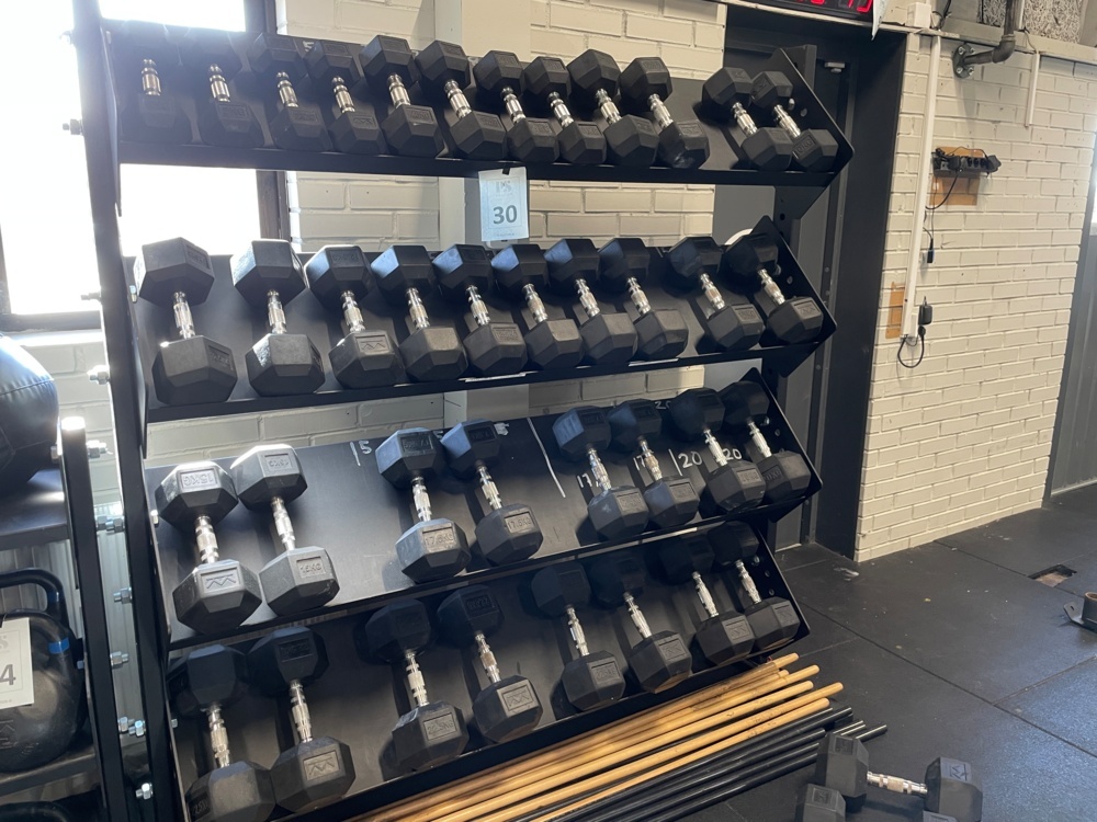 1590230-2 Rack with rubber-coated dumbbells