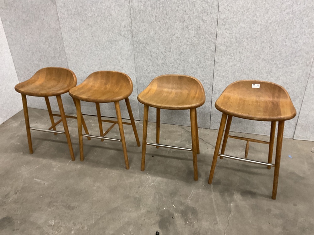 1473952-1 4 wooden bar stools