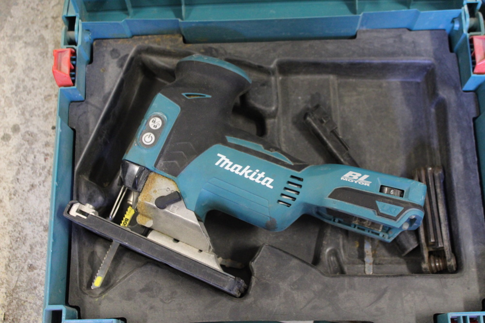 1558581-2 Makita tool kit with 5 tools