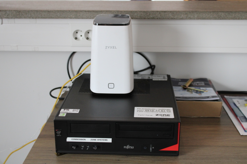 1558611-1 Stationär dator, kaffemaskin, router