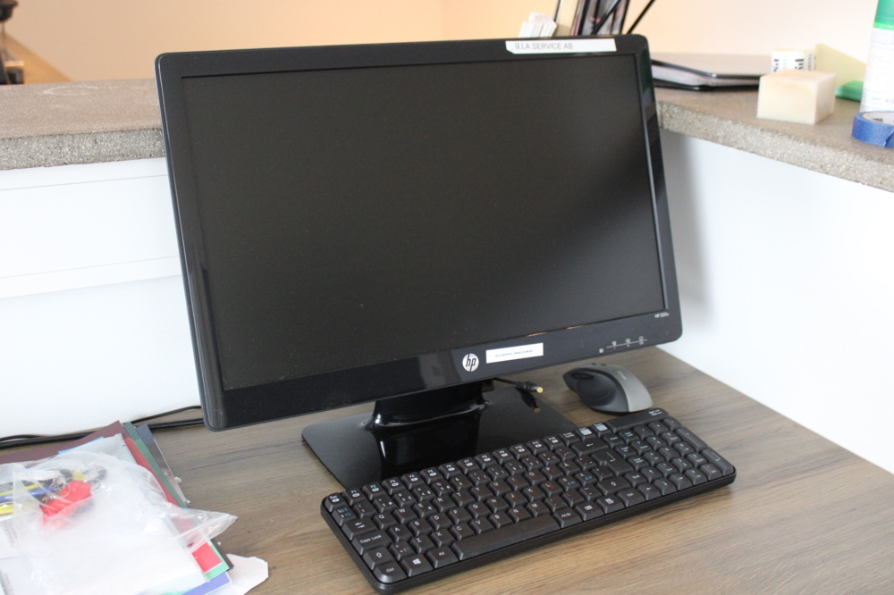 1558611-2 Stationär dator, kaffemaskin, router