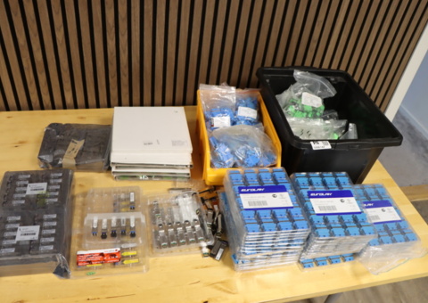 Parti fiberoptiska mellanstycken