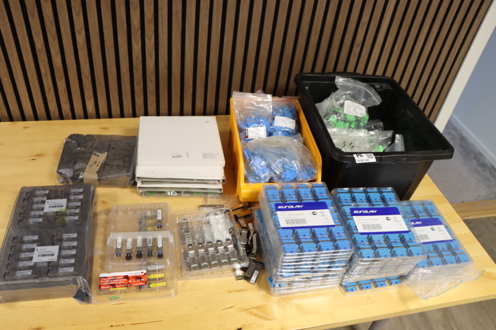 1296142-1 Lot of fiber optic adapters