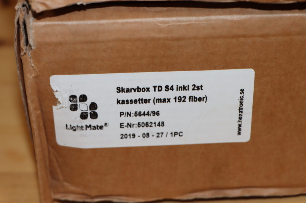 1296149-2 5 cartons with junction box Light Mate