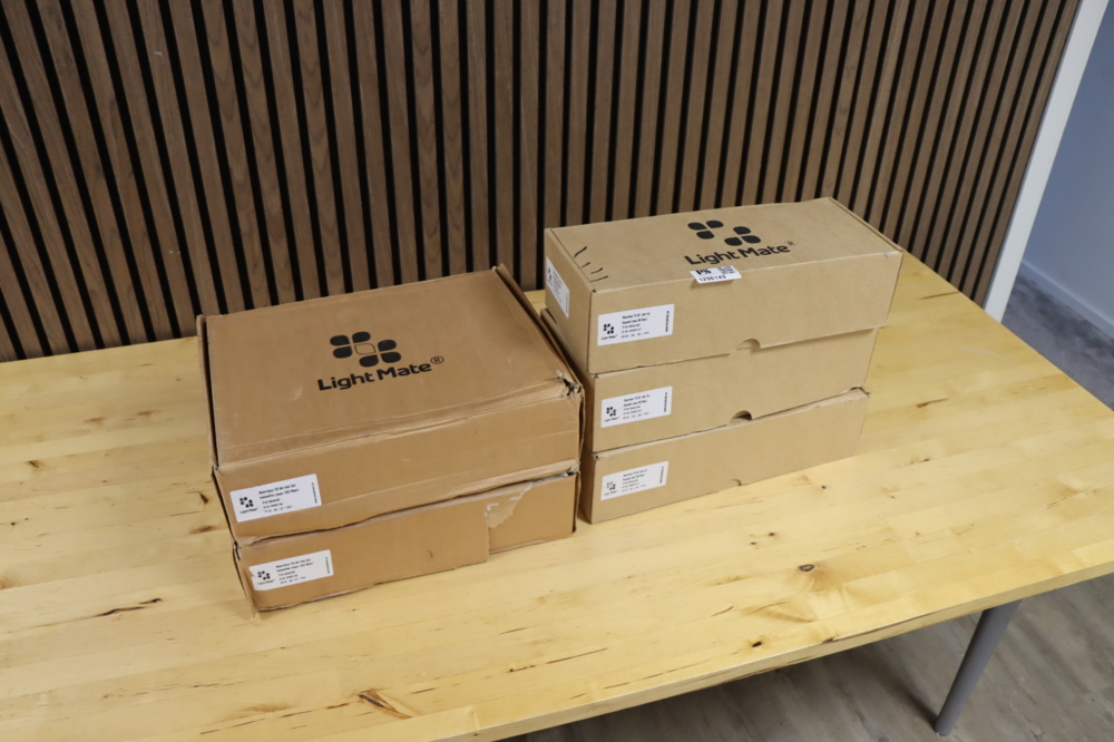 1296149-1 5 cartons with junction box Light Mate