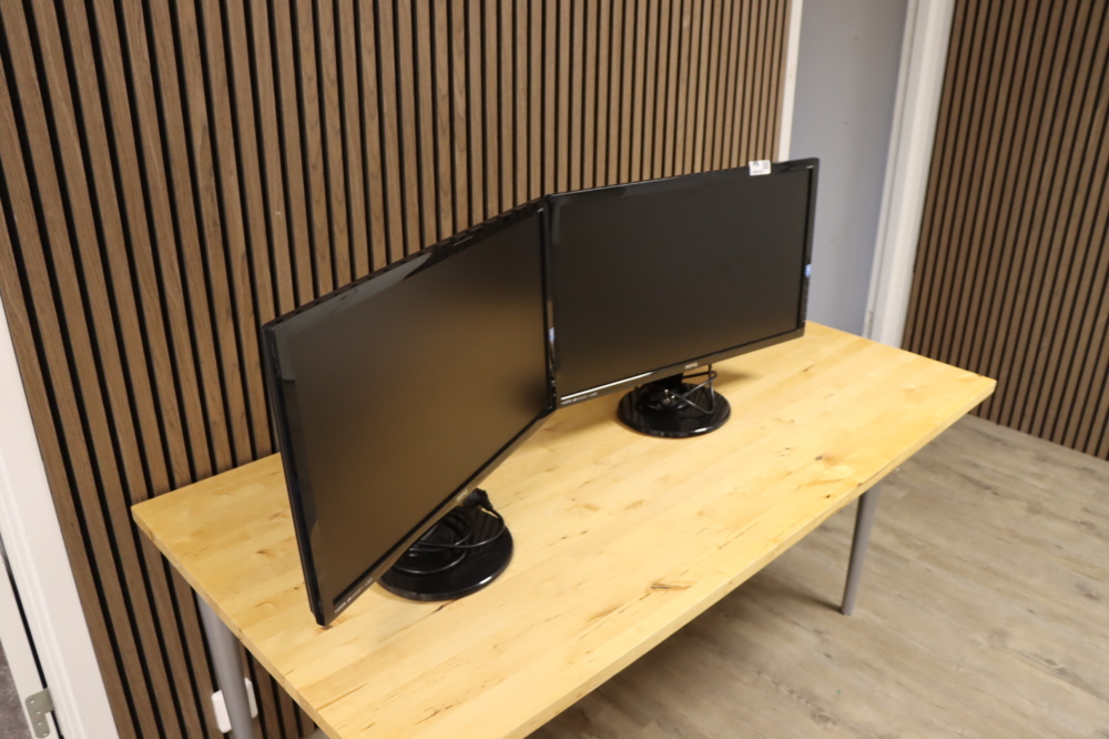 1296156-1 2 computer monitors 27-inch Benq
