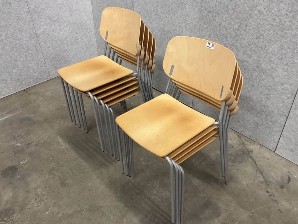 1473958-2 9 stackable chairs