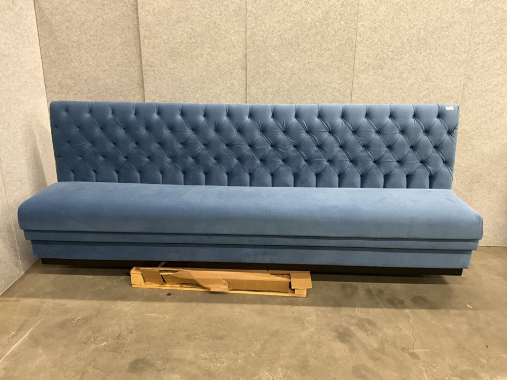1473962-2 Upholstered sofa