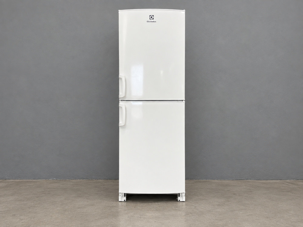 1591425-1 Refrigerator & freezer Electrolux - 1 pc - H:1750 mm W:600 mm D:600 mm