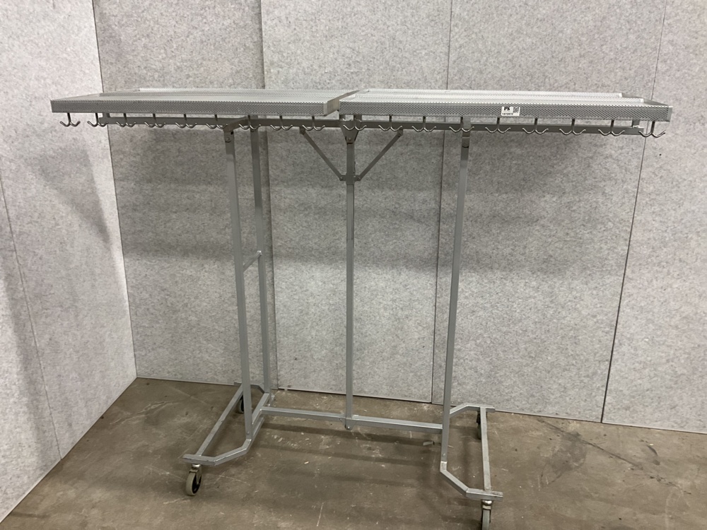 1473972-1 Clothes rack on wheels