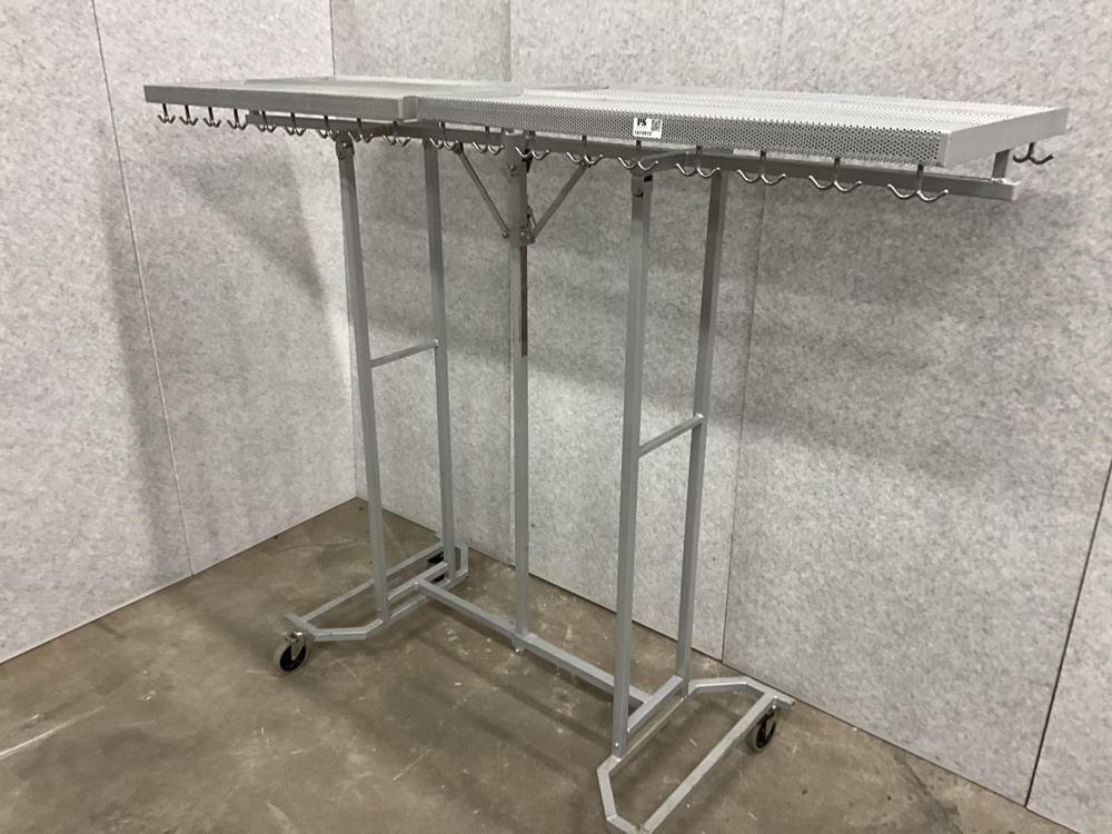 1473972-2 Clothes rack on wheels