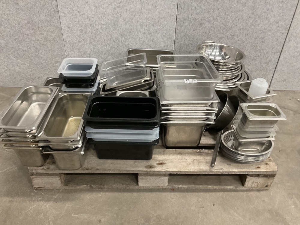 1473983-1 Lot of canteens and bowls